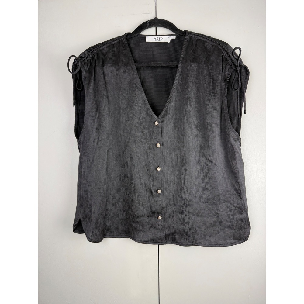 ASTR The Label Black Woven V‎ Neck Sleeveless Button Front Top Women's Medium